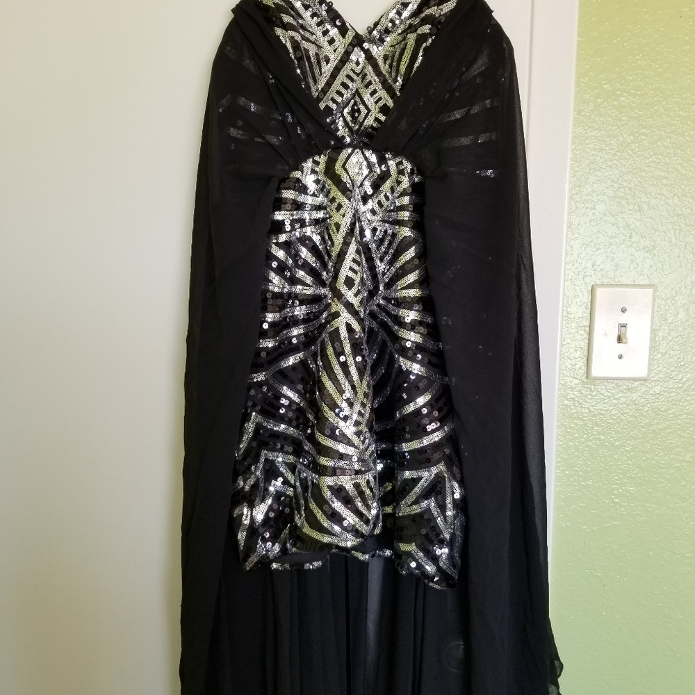 PROM DRESS - Picture 2 of 4